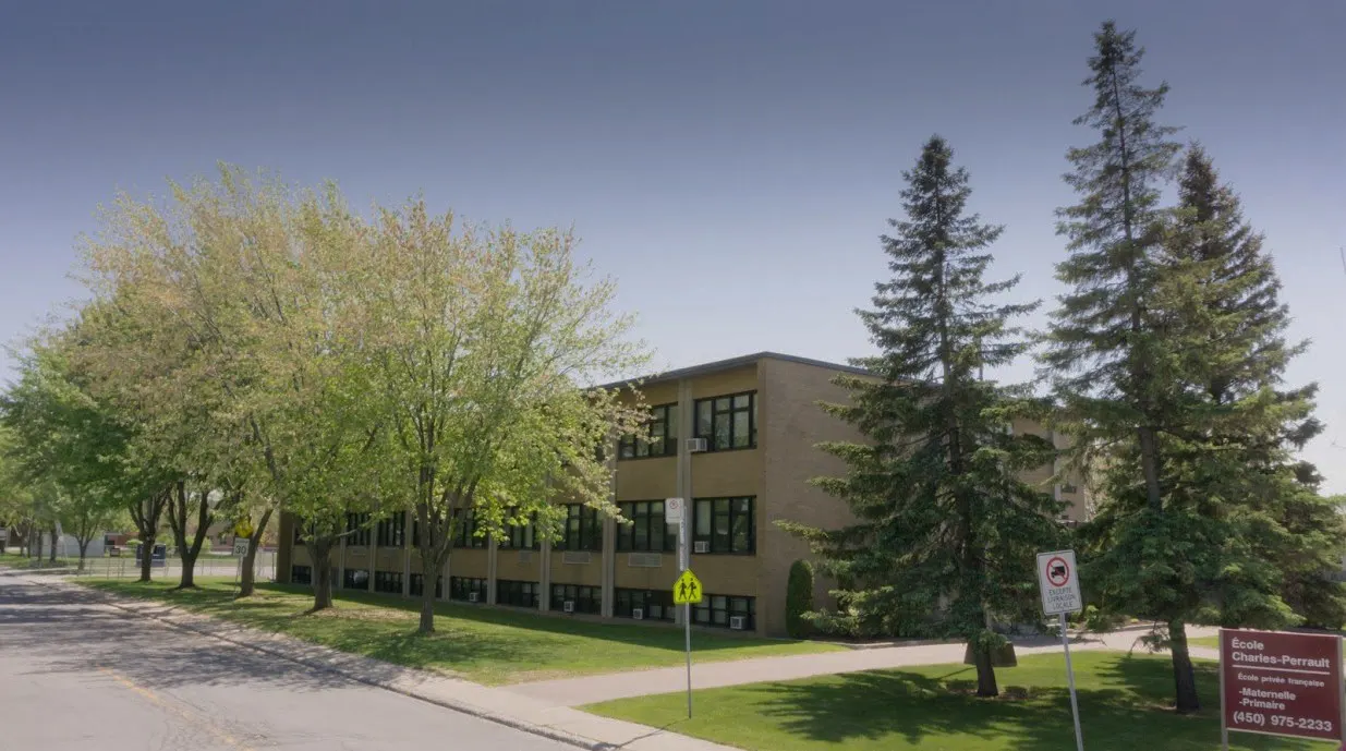École Charles-Perrault (Laval)